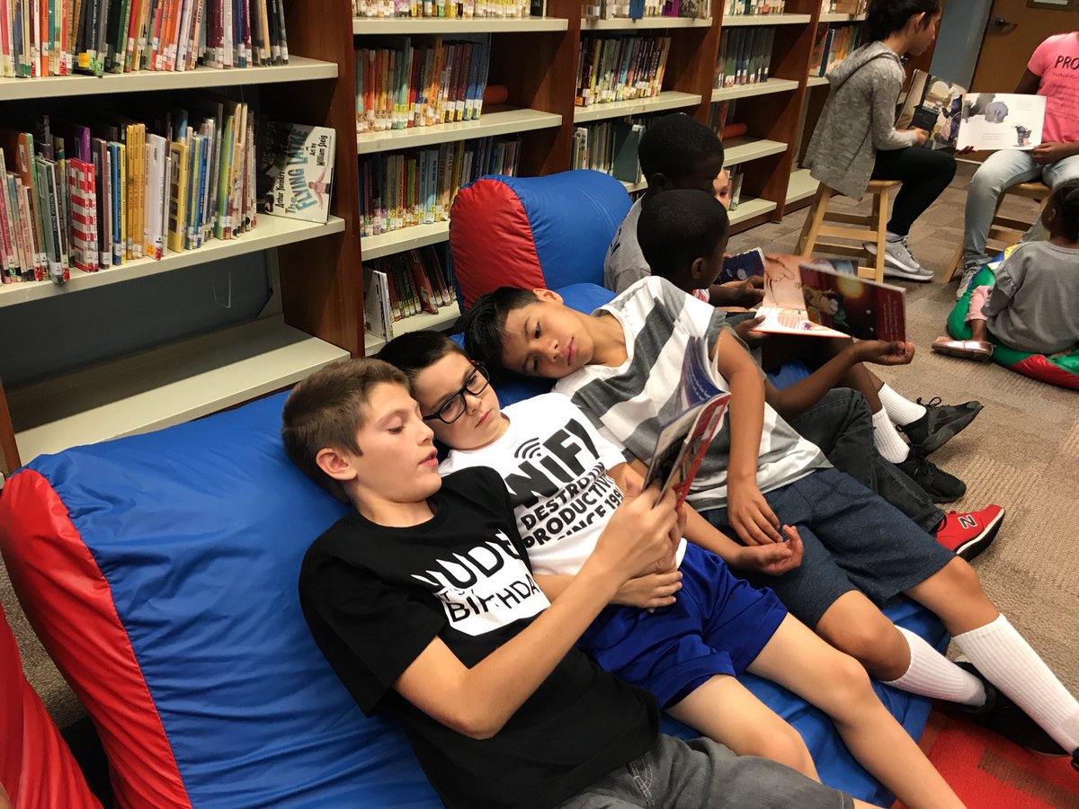 auralibrarian's tweet photo. Buddy reading on a Friday! Priceless! @carteraura6 @Auradavis5 https://t.co/0pz1jzXmDB