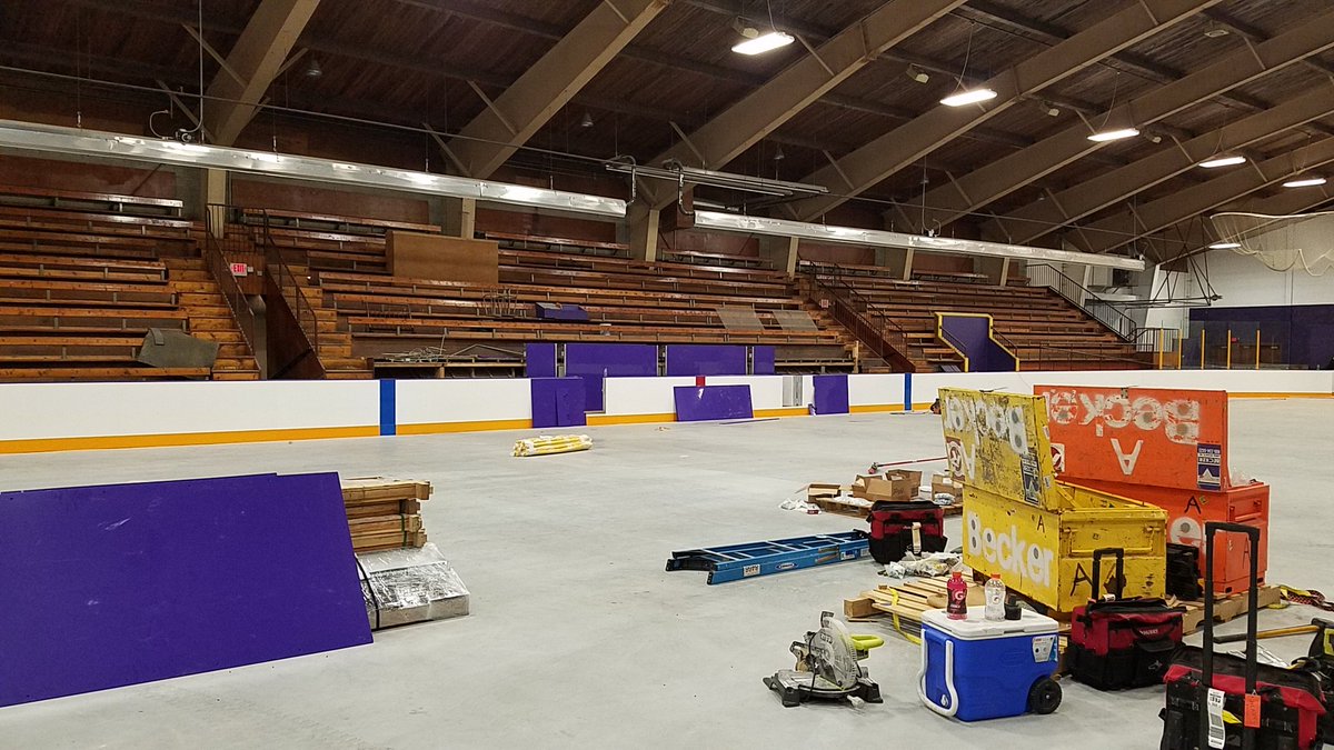 TimmRinghofer's tweet photo. New boards are nearly in at Bronco Arena. https://t.co/ZH0o7IerEU