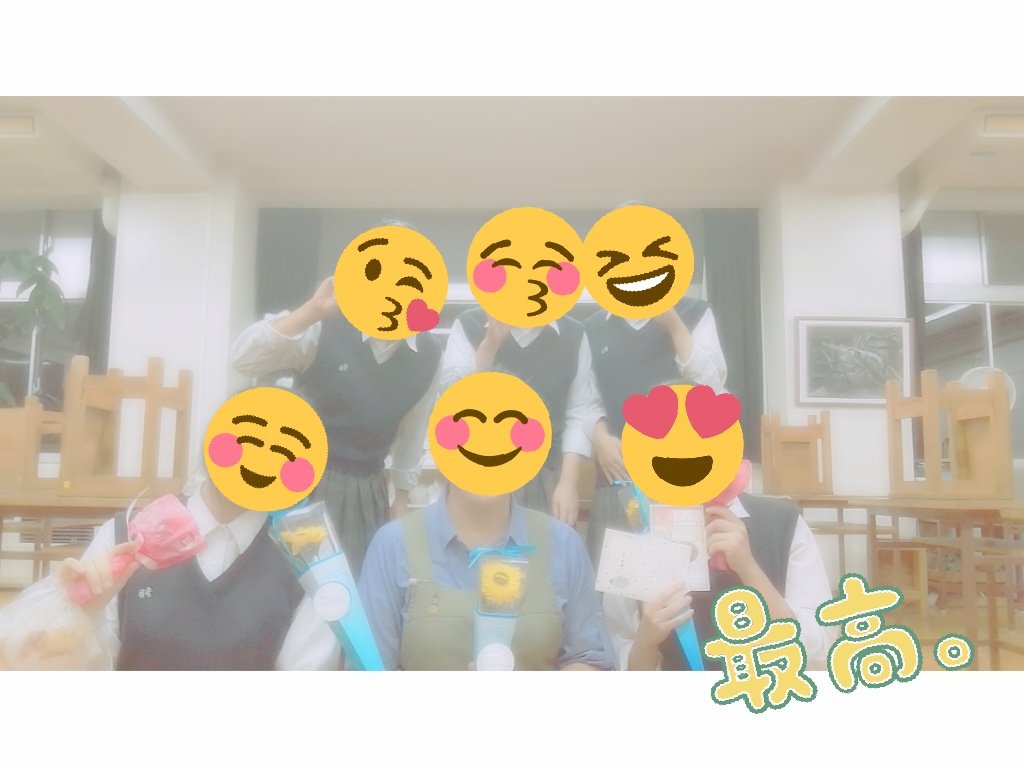 T34649's tweet photo. 今日は部活でお疲れ様会、ピザパーティをしました！
先輩にお花と手紙渡せてよかった！！

本当に私たちがここまでやってこれたのは先輩方のお陰です。本当に感謝しかないです。ありがとうございます！

先輩方が引退しても、部長として部活を引っ張っていけるように頑張っていきます！大好きです😄💋 https://t.co/3XYf0CPQ23