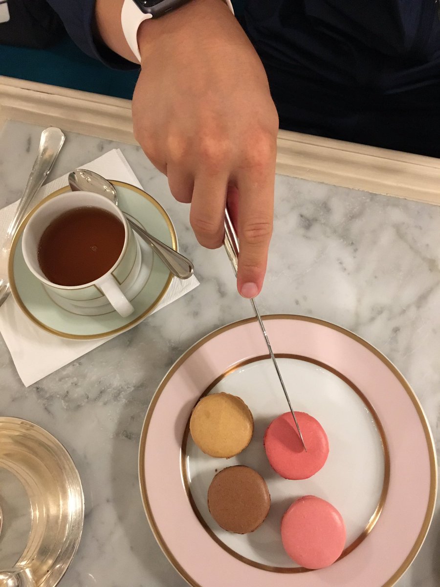 Deer_El's tweet photo. Да что вы знаете,о любви к сладкому? @MaisonLaduree https://t.co/eTl424KFpG