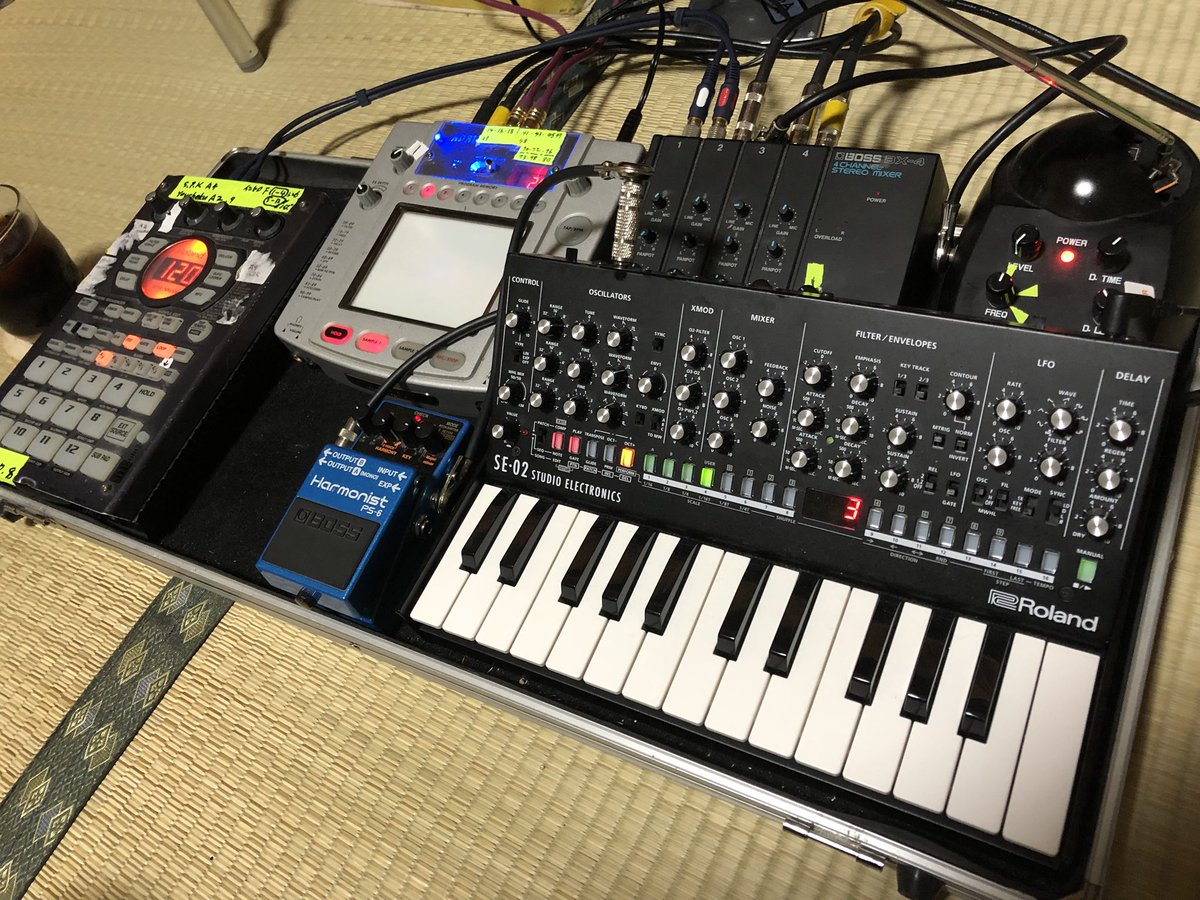 airguitars's tweet image. Roland SE-02 とBOSS PS-6
思いのほか相性が良い。
同じメーカーの製品だからなのか？
和音が作れるし、ピッチ・ベンディングも出来るから便利ですよ。

#Roland 
#analogsynthesizer