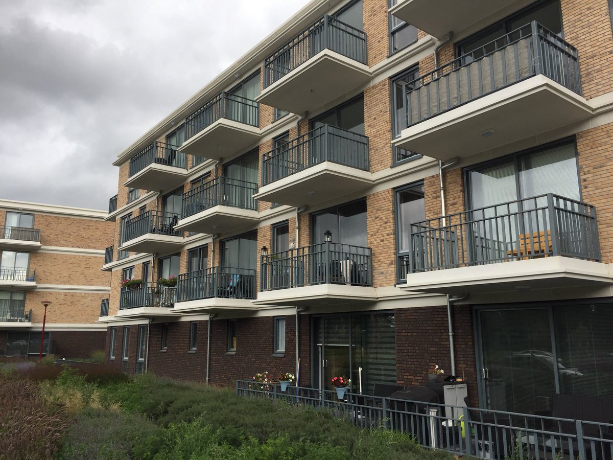 spits_j's tweet photo. Met beheerder Eric van @PortaalWonen op pad in #Nieuwegein. Bezoek aan #Peppelhoeve, #Colijnpark en #Merwestein. Over 1,5 jaar kunnen we er nog een mooie nieuwe tussenstop aan toevoegen: #Meanderpark. https://t.co/xx2hLEuCw5