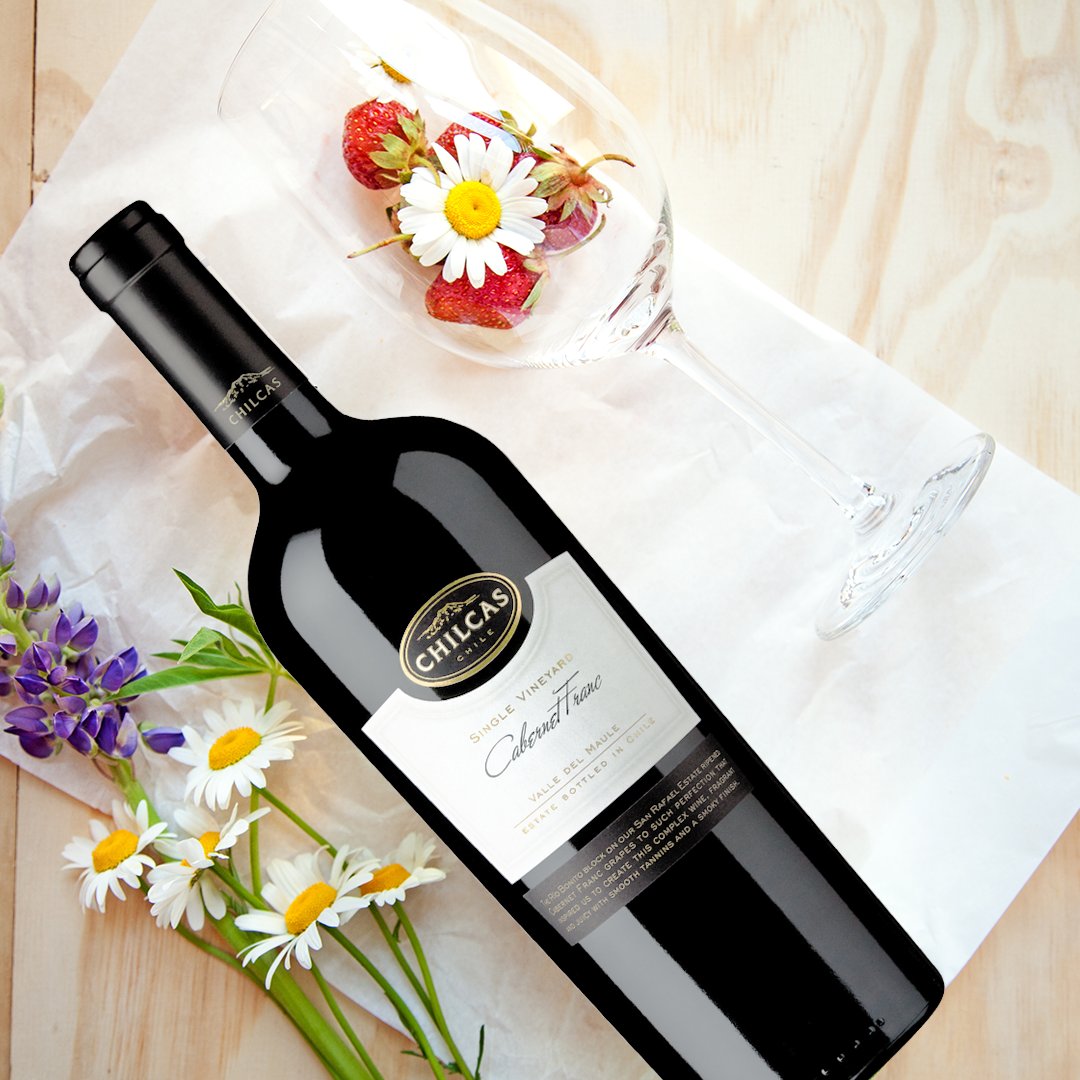 ChilcasWines's tweet photo. Hoy oficialmente comienza la primavera en Chile y nada como disfrutar un Cabernet Franc este viernes primaveral #Chilcas #ElOrigenDeLoInnolvidable #Wine https://t.co/omw7Z7UflZ