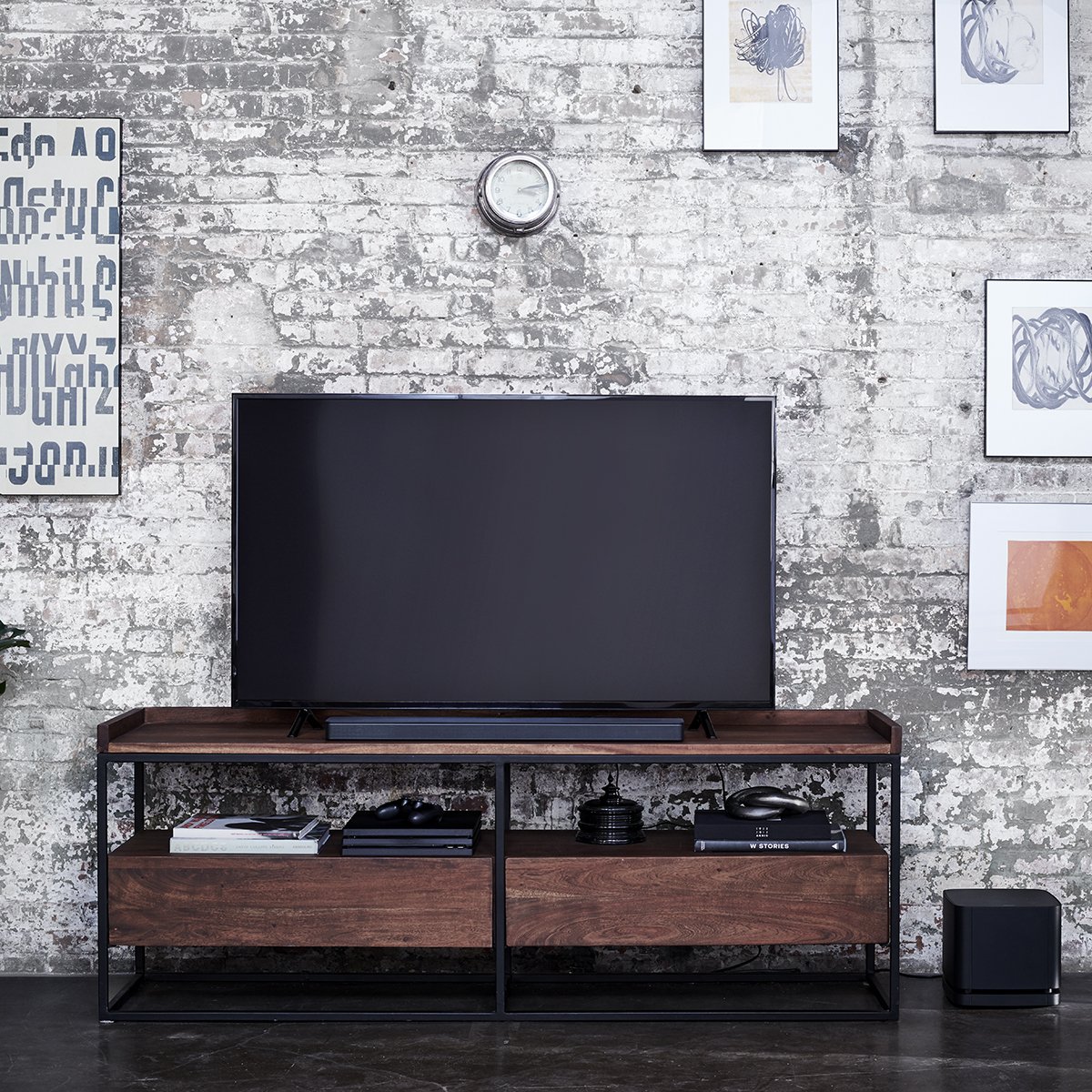 Bose's tweet photo. Superior sound with Alexa built in. Introducing the NEW Bose Soundbar 700 and Bose Soundbar 500. Visit your nearest #BoseStore for a demo. #BoseSmart @amazonecho https://t.co/gjzm7xD8EY https://t.co/EOwvCsIfYf