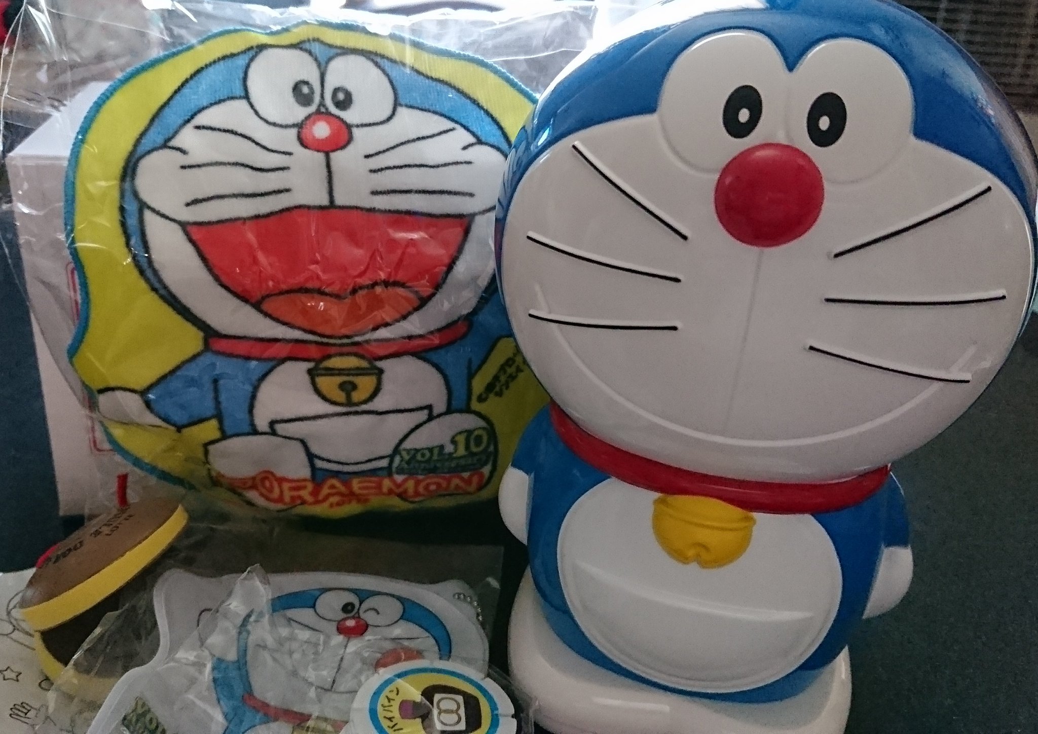 Pachipara 私は子供の頃からドラえもんが好き 割と今も癒される存在 笑 ガムに付いてる当たりの点数 15点 を集めてゲットできる 実はこれで2個目 ｶﾜｲｲﾈｰ 1個目は息子が使ってるの