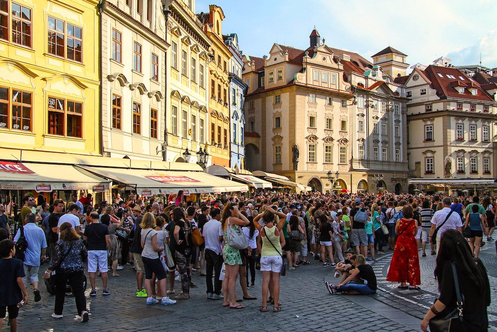 Сколько живет в чехии какое государство находится в центре рима