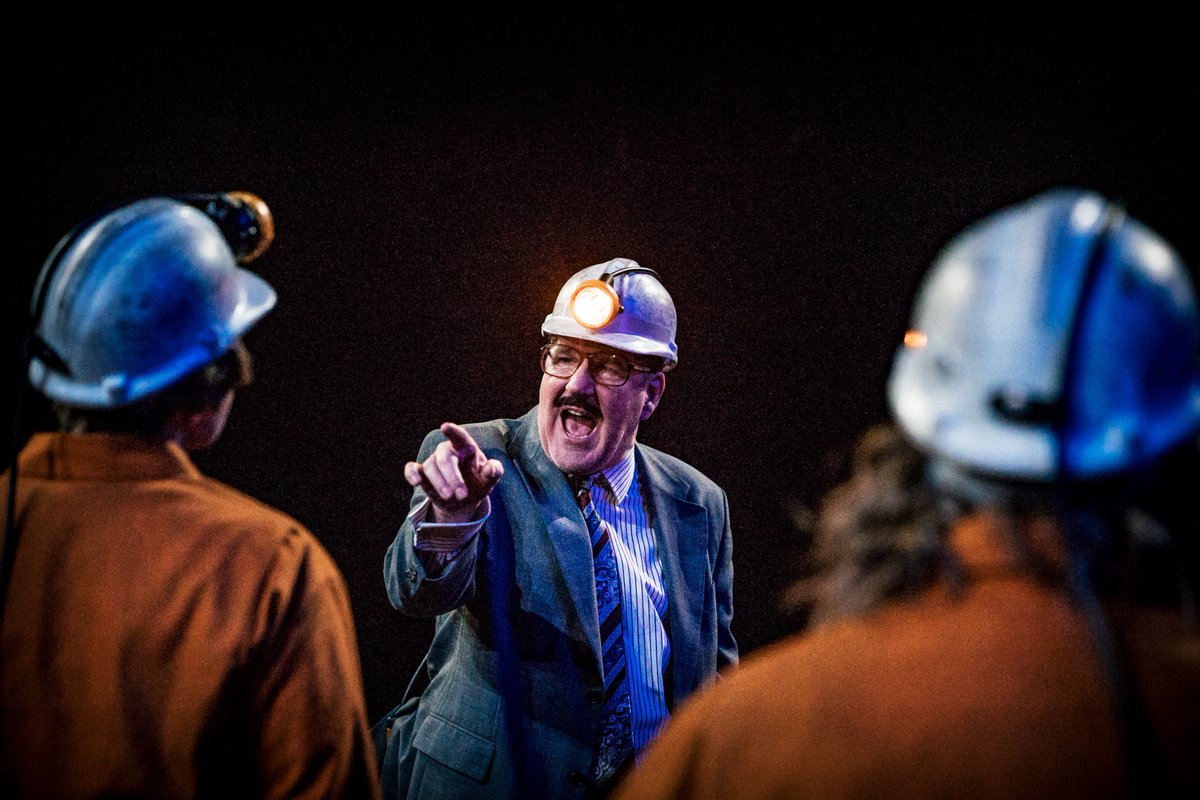 NewVicTheatre's tweet photo. Escape the rain this weekend and see #QueensoftheCoalAge. Runs until Saturday 29 September.
Images by @BillingtonPhoto https://t.co/kDNRXNl8TC