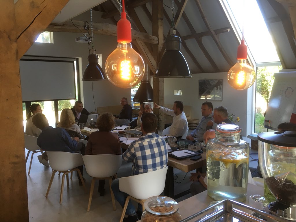 wilcovanrooijen's tweet photo. Welkom @NijhuisInd in @HetBasiskamp o.l.v #MennoHolternan. Ik ken Menno als #bevlogen vertegenwoordiger van onze hoofdsponsor Norit van onze #NoritK2Expeditie. Nog steeds #bevlogen over #waterzuivering. De bron van leven! https://t.co/fmI6wy7Rlh