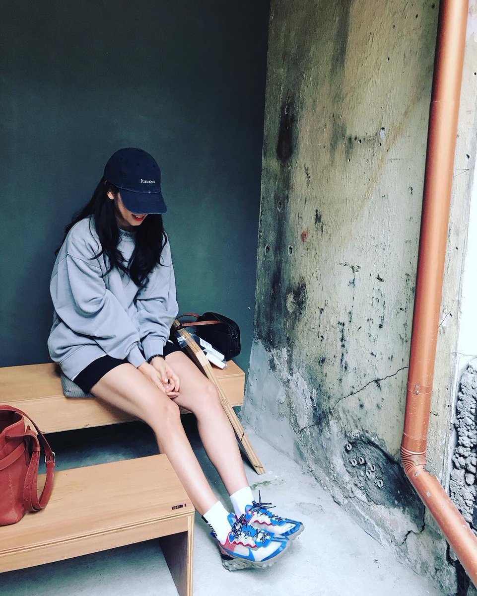 Maris1 Just Noticed Something That I Missed Because Of Her Beautifully Toned Legs Nike Again A New Cf In The Air Parkshinhye 박신혜 朴信惠 パク シネ T Co Zon3opmb9j