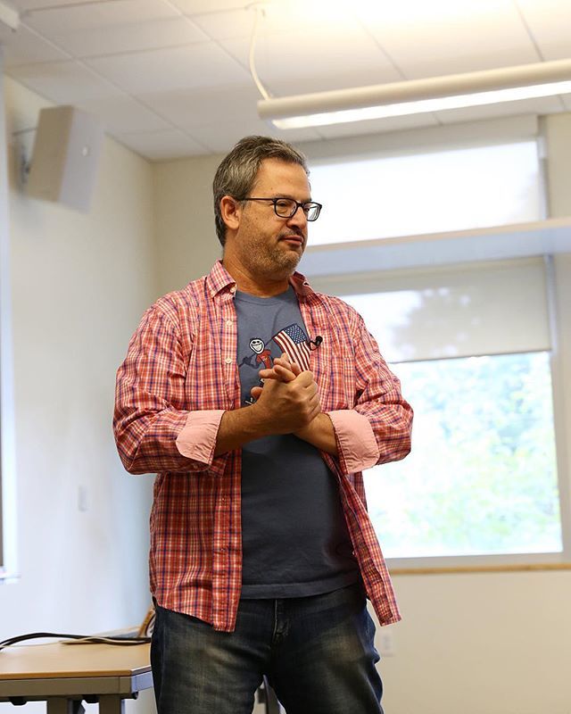 agentsofchange's tweet photo. Day 2 has started! The morning workshops are happening right now. @joelcomm is covering everything you need to know about live video. #livevideo #facebooklive #instagramlive #aoc2018 #theagentsofchange 📸 @activebeergeek https://t.co/RISKdDXaEv https://t.co/fpo3qNFXrU