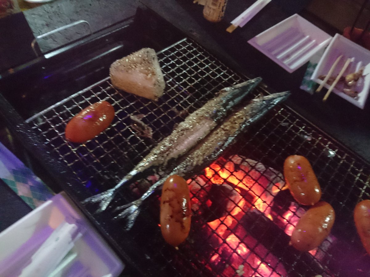 vape_workspace's tweet photo. すすきのの中心で秋刀魚焼いてる
札幌サイコー！！ https://t.co/RMq88RoAZs