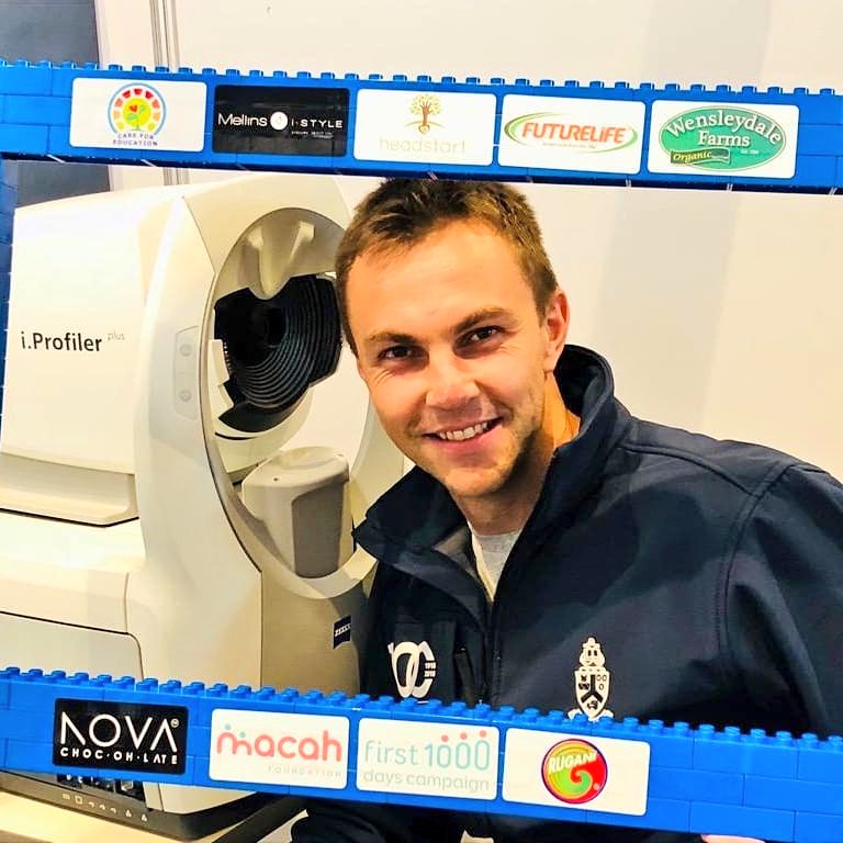 HeadStartKidsSA's tweet photo. Our Olympian @ljvanzyl getting his eyes tested at the #HeadStartKids @CTMarathon Expo! 
#CTmarathon @MellinsiStyle #SCTMgees #SCTMCharityGees #CTMarathon2018 #Run4Change https://t.co/1OppRz0Ipi