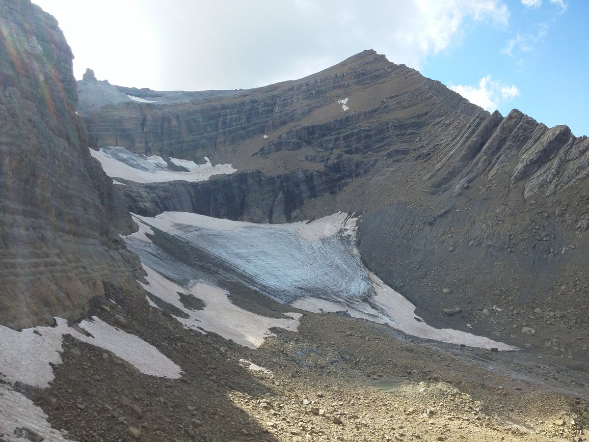 Neton1990's tweet photo. Cerrando ciclo en Pirineos!! #SomosGeologos #LosEscaladores https://t.co/2WuYVUav2v