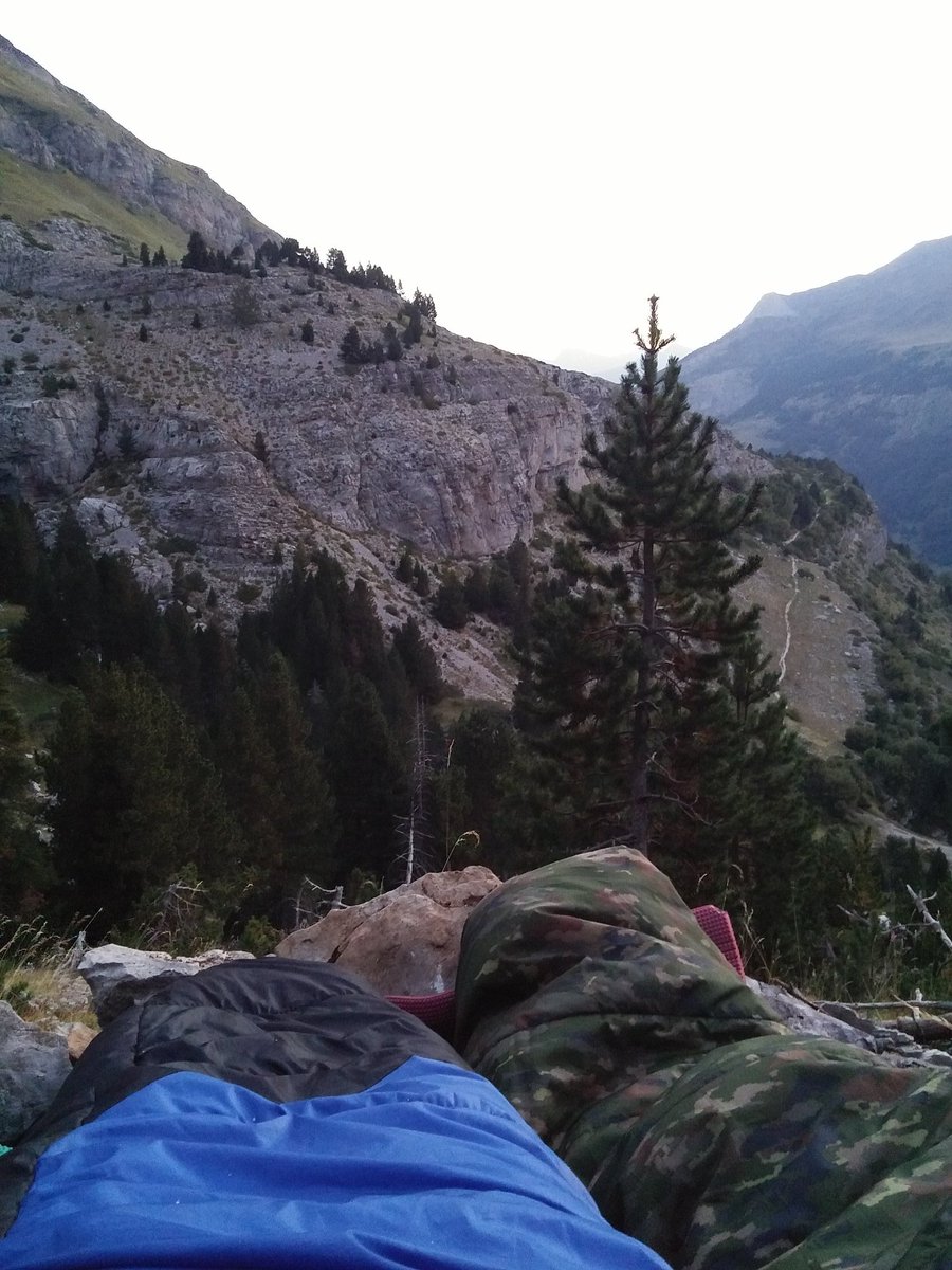 Neton1990's tweet photo. Cerrando ciclo en Pirineos!! #SomosGeologos #LosEscaladores https://t.co/2WuYVUav2v