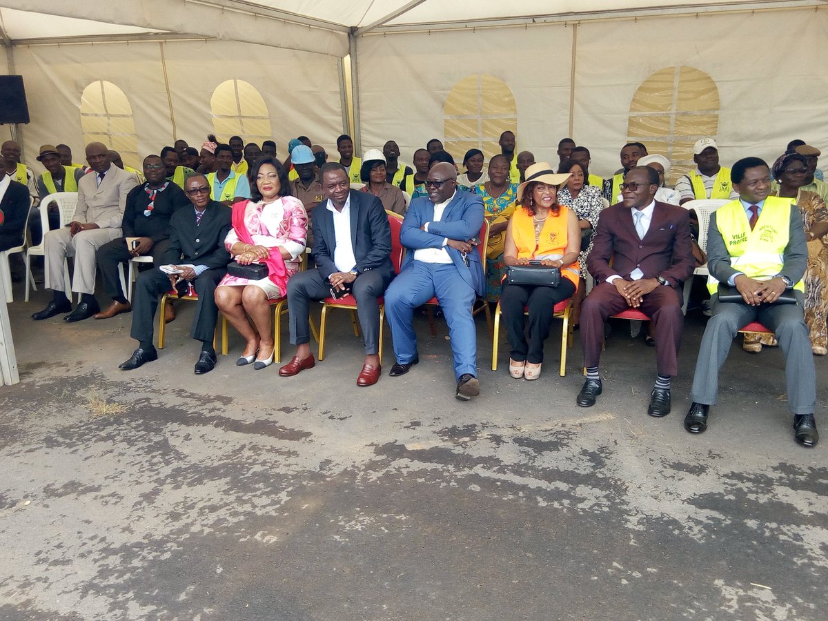 7Rdpc's tweet photo. Mairie de Yaoundé 7 au lancement officiel de la campagne Yaoundé ville propre à l'esplanade de la Préfecture du Mfoundi https://t.co/MUzn3hl26t