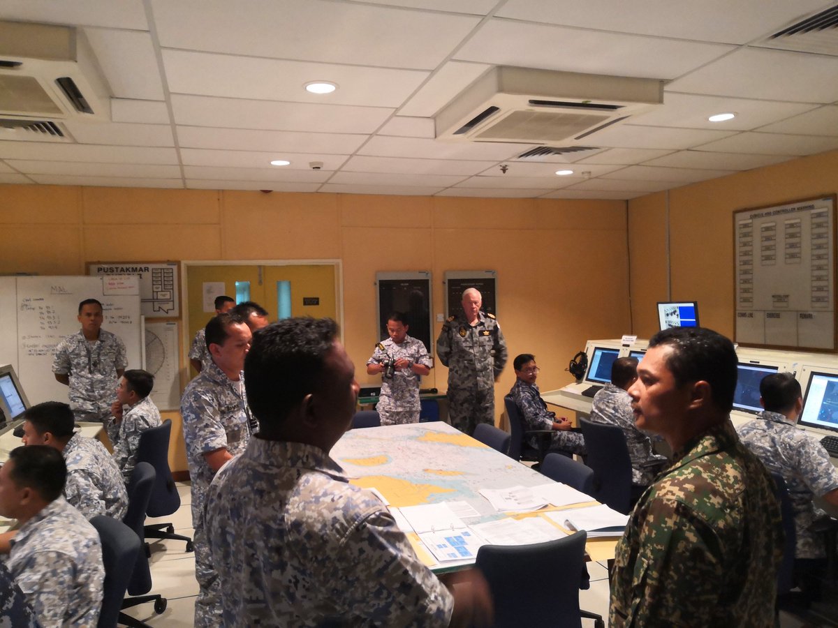 mmi403206's tweet image. 20.9.18. Commandant @MAFSC_ visit to @PUSTAKMAR for NAVEX 2 (MCSC 47/18 Navy Course Participants CPX).
#BuildUpMorale
#LearnAndEnjoy
#EspritDeCorps