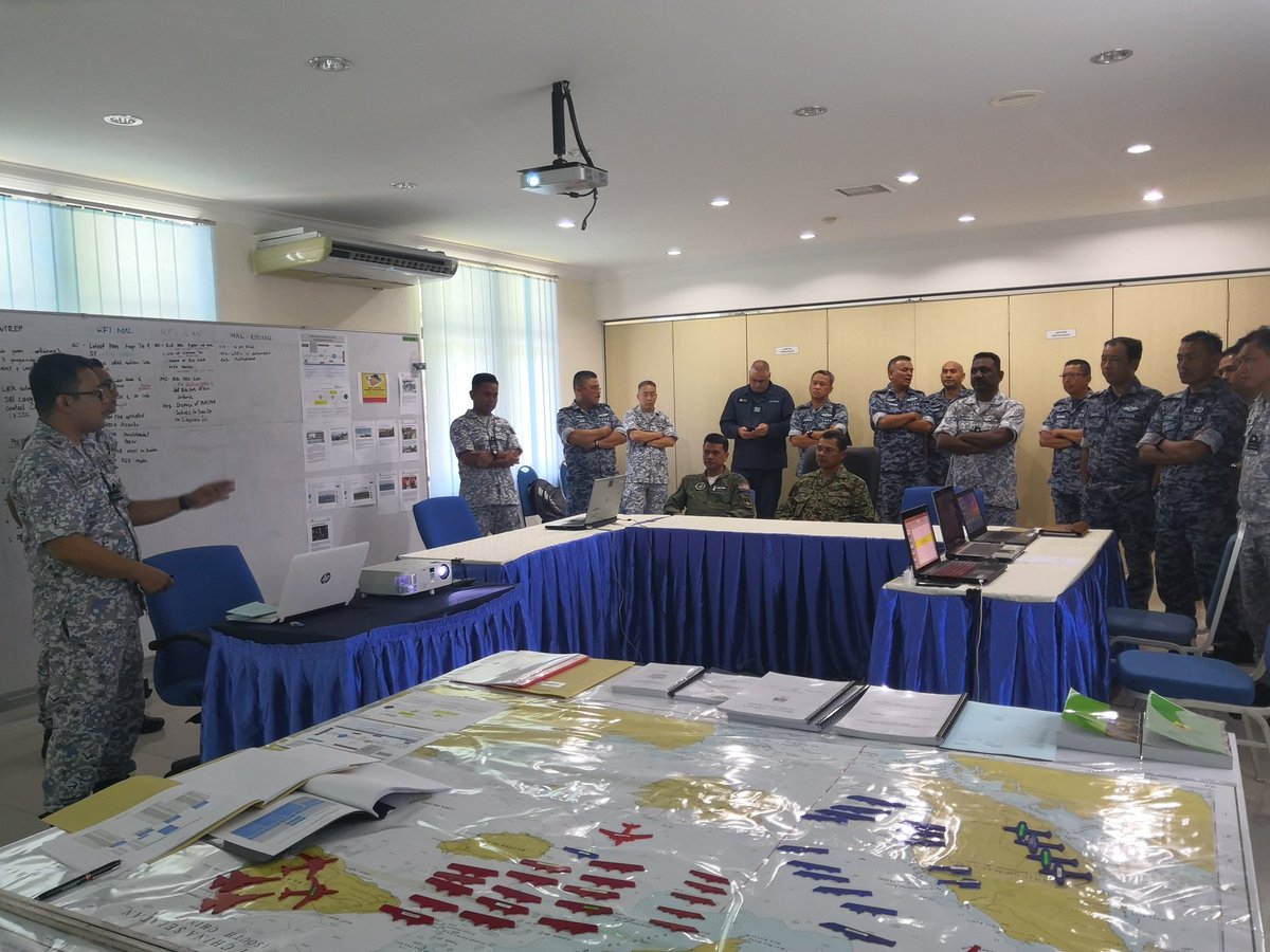 mmi403206's tweet image. 20.9.18. Commandant @MAFSC_ visit to @PUSTAKMAR for NAVEX 2 (MCSC 47/18 Navy Course Participants CPX).
#BuildUpMorale
#LearnAndEnjoy
#EspritDeCorps
