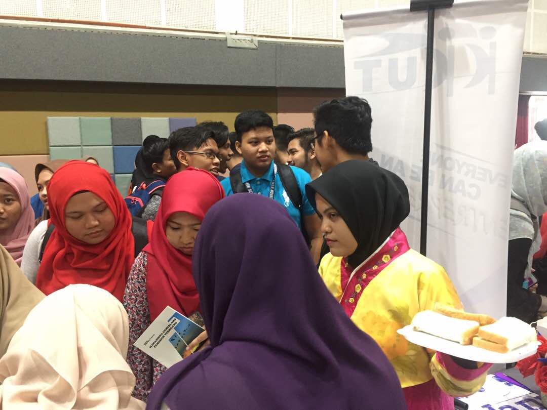 eaccUiTMT's tweet photo. Thankyou for coming to our booth yesterday 🌸 https://t.co/pracOpmMgR