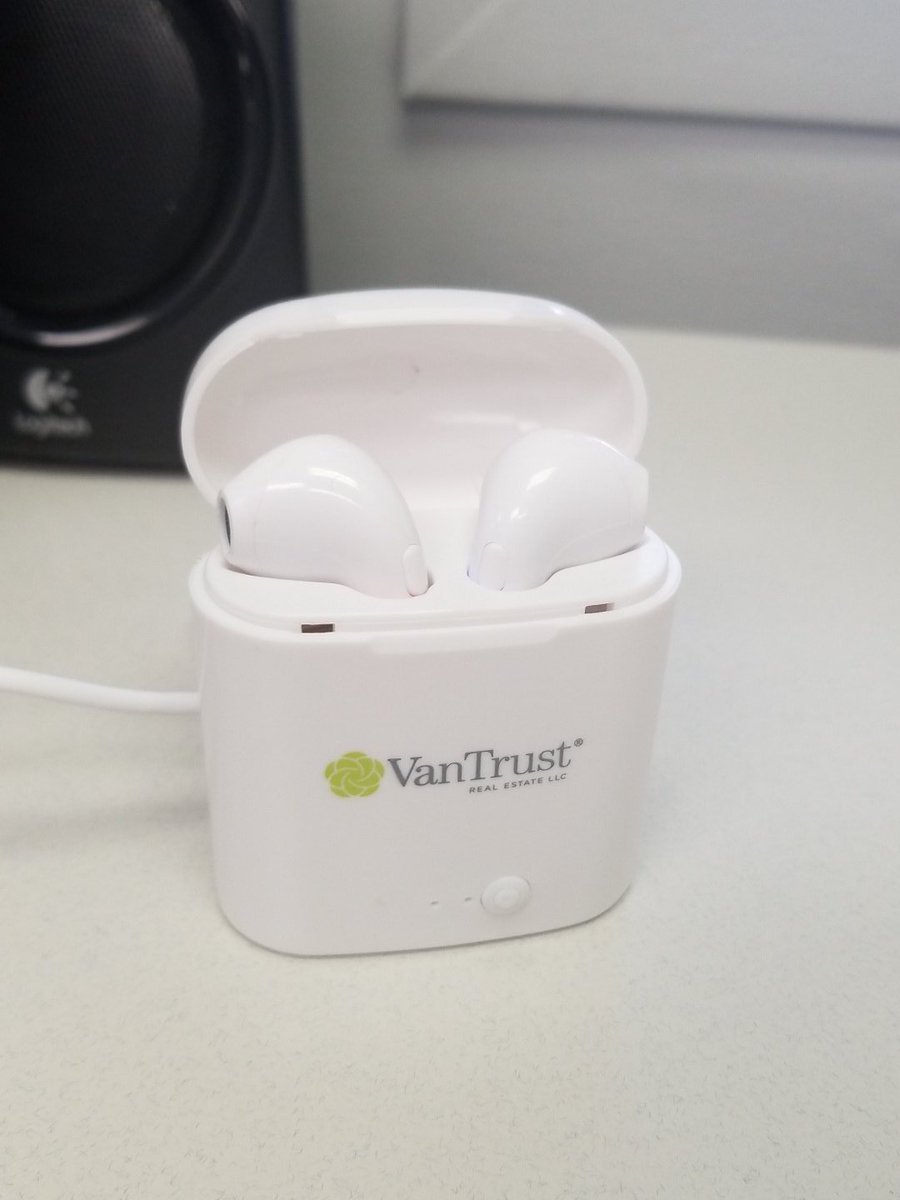 SorellaGroup's tweet photo. Thank you, @VanTrustRE for the awesome wireless headphones. #SIORDevelopmentDay #unionstation https://t.co/LUdV5PdpYC