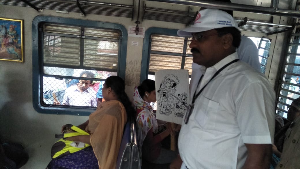 drmsecunderabad's tweet photo. Interacted #awarness on cleanliness of Train and station was carried out to passengers in #MMTS trains @Lingampalli station #Swachh  Rail. https://t.co/e0A7KQ3kSL