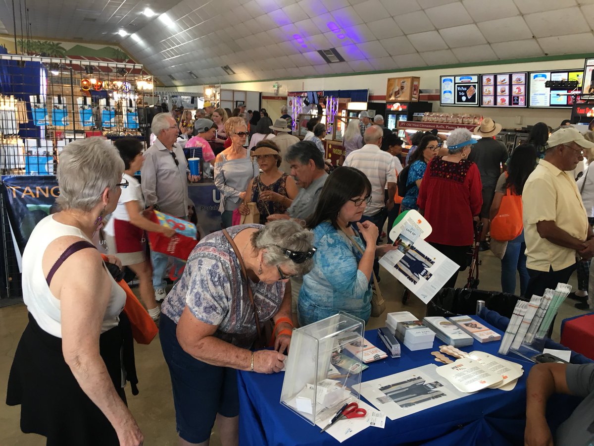 CaltransDist6's tweet photo. We are hanging out at the @KernCOG booth today with our friends at @SanJoaquins at the #KernCountyFair! Come by and learn how local and state agencies are working together to solve transportation issues #KCOG #SB1 #RebuildingCA https://t.co/c1r3hZO9fh