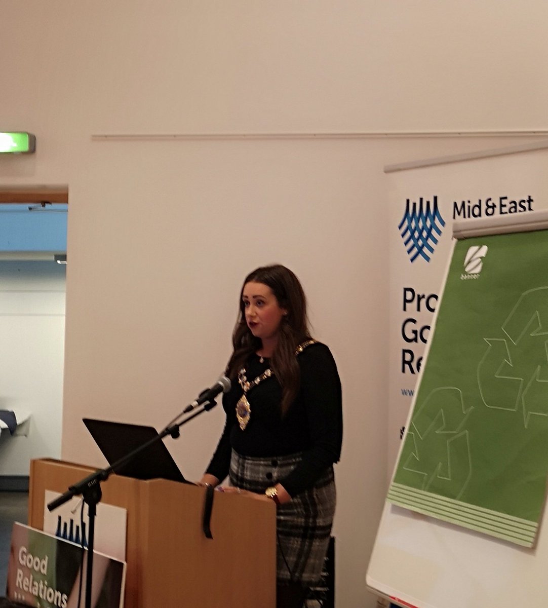 Inter_Ethnic's tweet photo. Cllr Lindsay Millar, Mayor of @mea_bc  gives the welcome address at the Launch of Our Shared History Project Tapestry created by talented local artist Lucy Craig #thecarsonproject #GRweek18 #partnershipworking https://t.co/xeDs2cwz7U