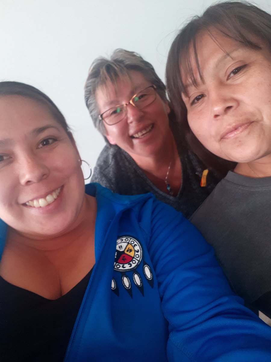 TerrilynnWemig1's tweet photo. #wbeneverstoplearning @WikyBoardEd Educational Asistants at Pontiac School #VisualScheduleWorkshop https://t.co/2GkyNgGBLe