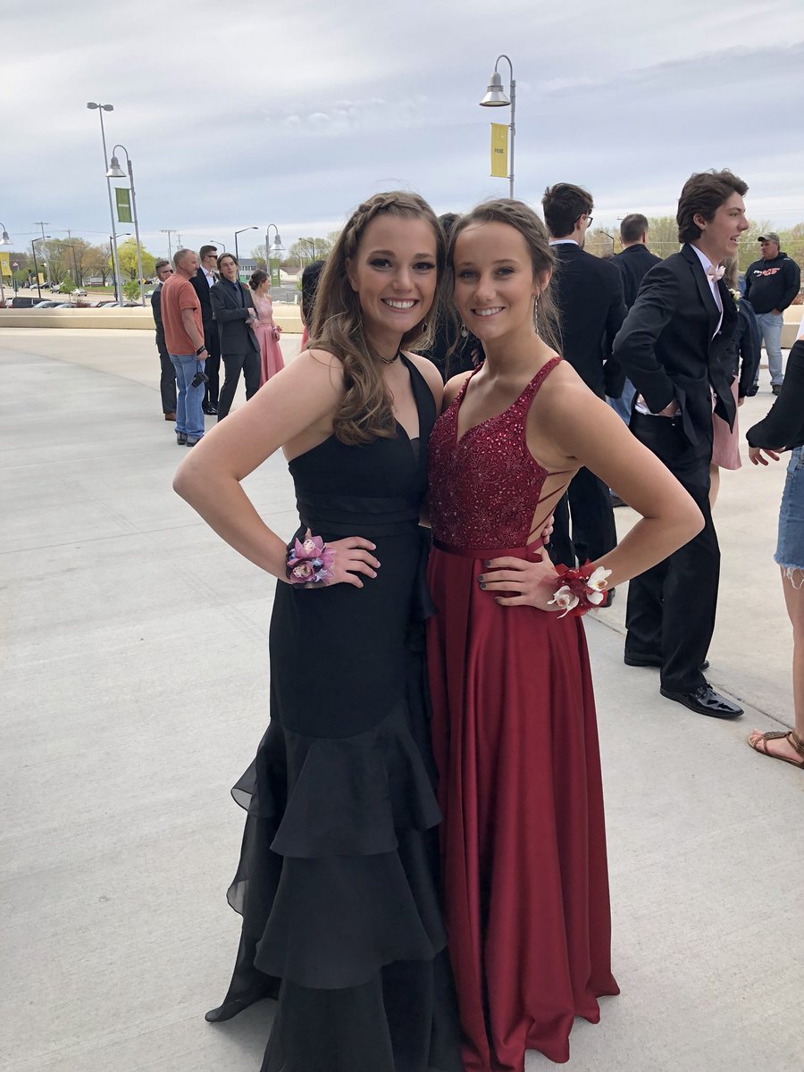 Sarah_Cavil's tweet photo. Happy 18th Biebs🤩🤩 can’t wait for next track season to die in the 400 w/ you!! Love u💋💫 https://t.co/4PJbUiip7e