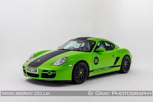 SiGrayUK's tweet photo. @porsche_hatton came to visit for dinner the other day, so would be rude not to get an updated shot for him. #porsche #studio #carphotography https://t.co/ilDyhvNBox