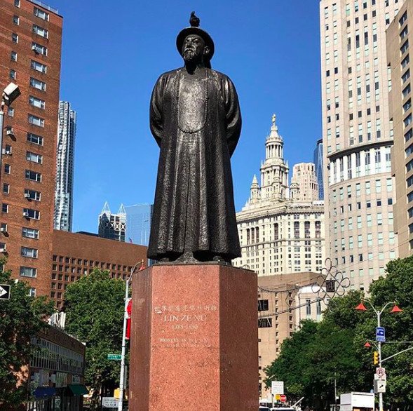 HGINYCW35's tweet photo. The Lin Zexu Statue has been standing proud in Chatham Square since 1997!

📷: @lslaffo
#HGI35 #SeeYourCity #Linzexu https://t.co/ZRLsGI4HjY