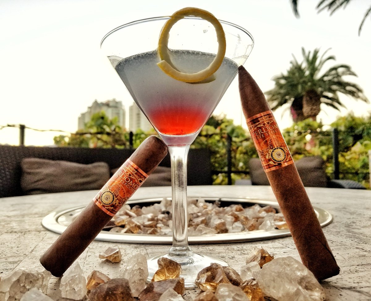 Sahara is performing an eclectic collection of songs live tonight at #LaCasaVegas
#Drinks #Cigars #LiveMusicLV
.
.
.
#enjoysmokes #cigarporn #cigarlife #cigarart #howtotivoli #cigarlounge  #instacigar #vegastime #summerlinlife #cigarsmoker #offthestrip #cigarboss #vegasbar
