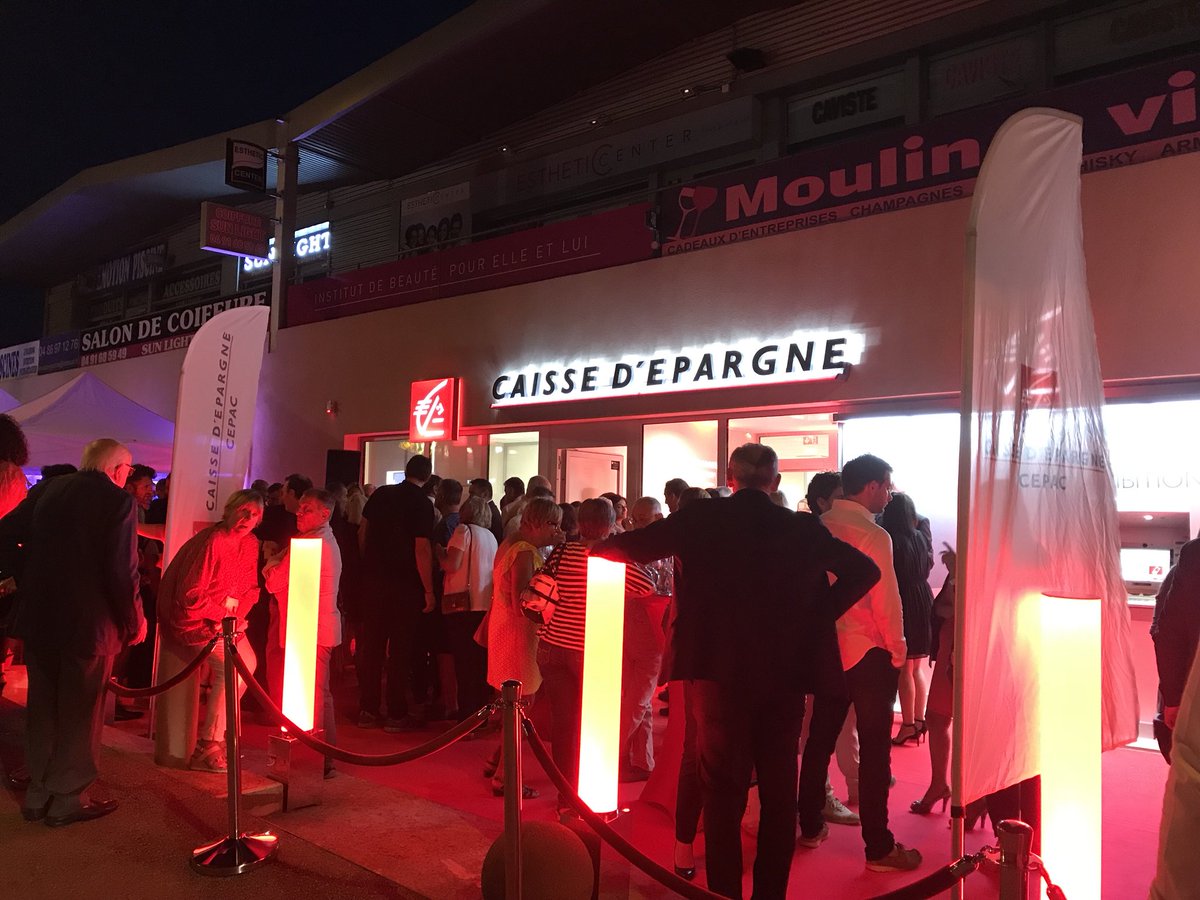 CE_CEPAC's tweet photo. 📸 Nos clients, sociétaires et partenaires sont nombreux ce soir à l’#agencecollaborative Canton Vert inaugurée ce soir par @SebDidier13, membre du directoire @CE_CEPAC.
Belle réussite à Krystel Puma directrice d’agence et son équipe. https://t.co/pBqVP9p5W6