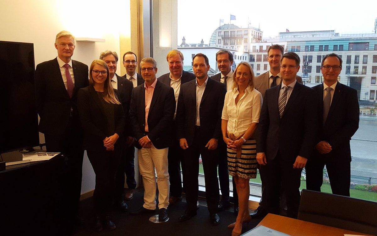 MittelstandBVMW's tweet photo. Wer das auf dem Bild ist? Unsere Kommission Recht! Oder auch:
Geballtes Fachwissen in den  Rechtsbereichen #Immobilien, #Nachfolge, #Energie, #Medizin, #Insolvenz, #Arbeit, #Vergabe und #Mediation. https://t.co/GUOTml7kta