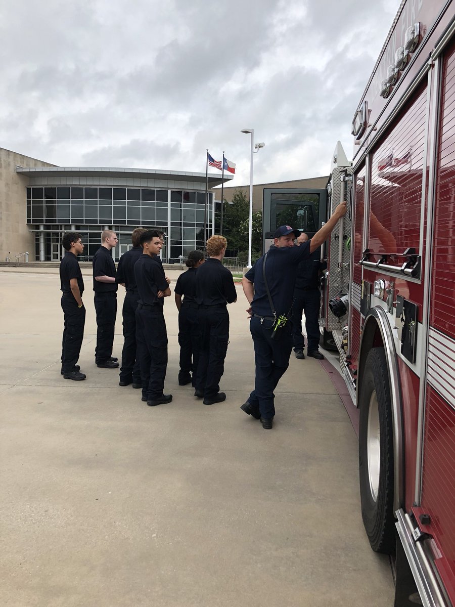EMT_ATC's tweet image. Denton Fire Department Engine 4 &amp;amp; Med 4 came out today too! @DentonATC @ctedentonisd @dentonisd @cityofdentontx #ems #emtstudents #DentonISDDelilvers