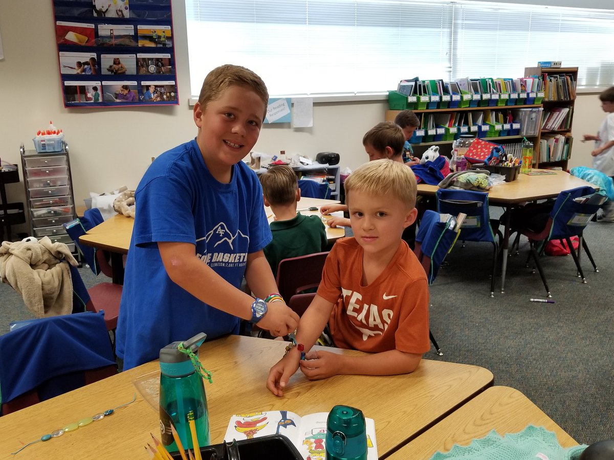 ChipetaEagles's tweet photo. Building community at Chipeta through buddy days. #chipetarocks https://t.co/SoaVfpkQtd