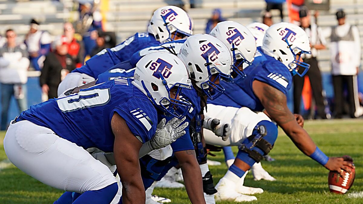 B1GChris615's tweet photo. Blessed to receive my first offer from Tennessee State University. I am truly thankful for this opportunity. The grind don’t stop! Go Big Blue. 🔵⚪️  #Maplewood #TSU #Elite3🔺 #BigBlueRising https://t.co/vVcXXNwOKK