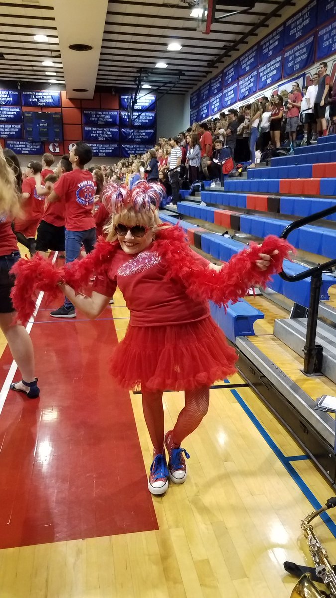 MVHSStuco's tweet photo. Showing school spirit for Extreme Red Out Day! https://t.co/1IlW4AFs9v
