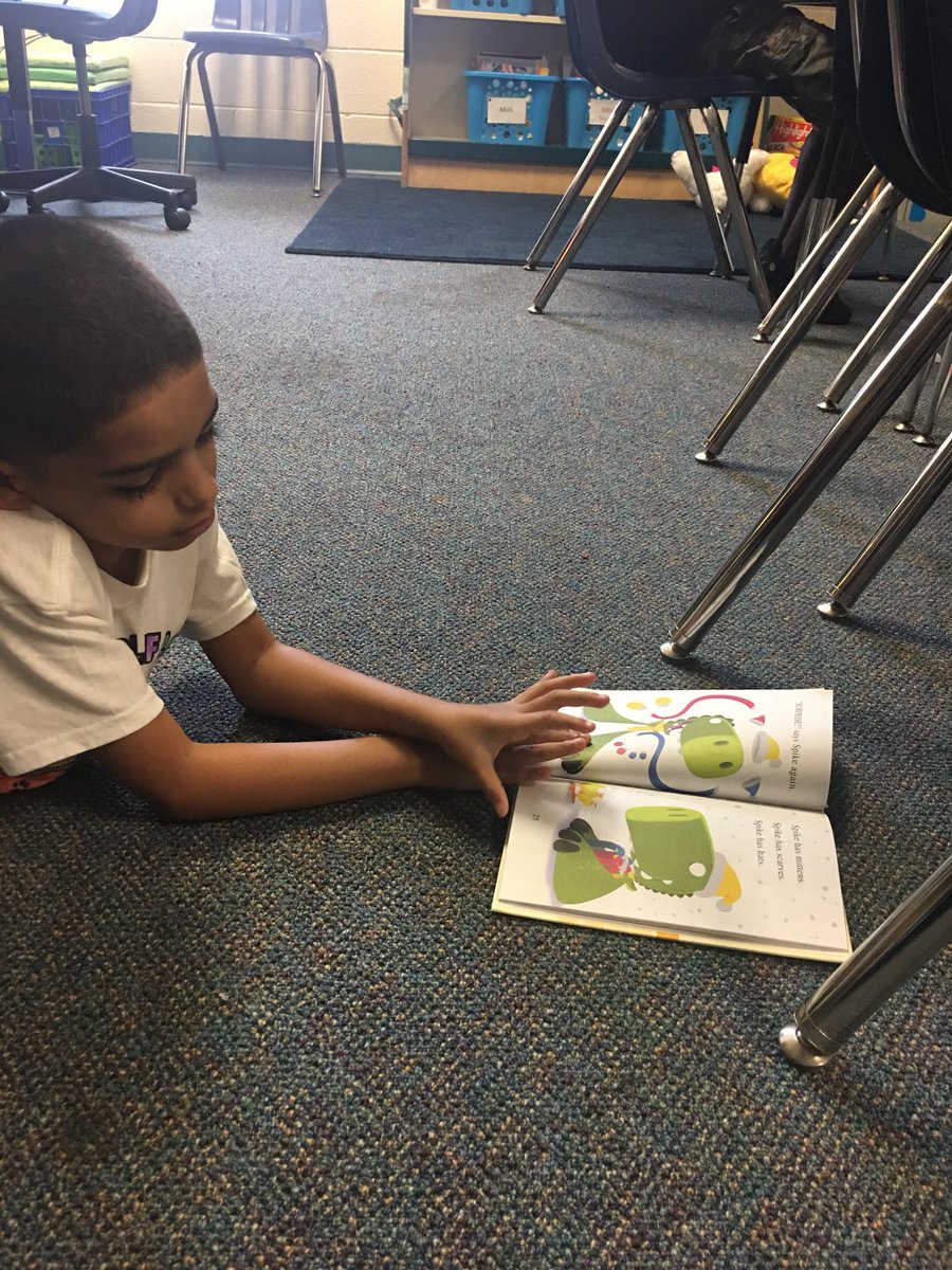 lorettadailey35's tweet photo. Students enjoying a good book before Friday’s dismissal https://t.co/LzXWTXgbDY