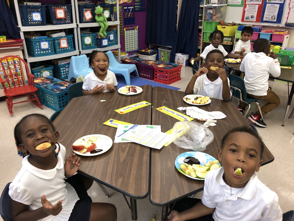 Apple experiments and apple tasting. We found out that all apples float and they taste the best dipped in marshmallow fluff! <a href="/LorrieDurkin/">lorrie durkin</a> <a href="/Russ_Schwartz/">Russell Schwartz</a> @NBFCounselor <a href="/JoeyBGoodman/">Joey</a> <a href="/NBFelem/">Nova Blanche Forman</a> @STEMsicle <a href="/berryblonde1977/">Carrie Bush ✏️</a> <a href="/NBFgallery/">NBFgallery</a> #KnowNova #GrowNova #kindergartenrocks
