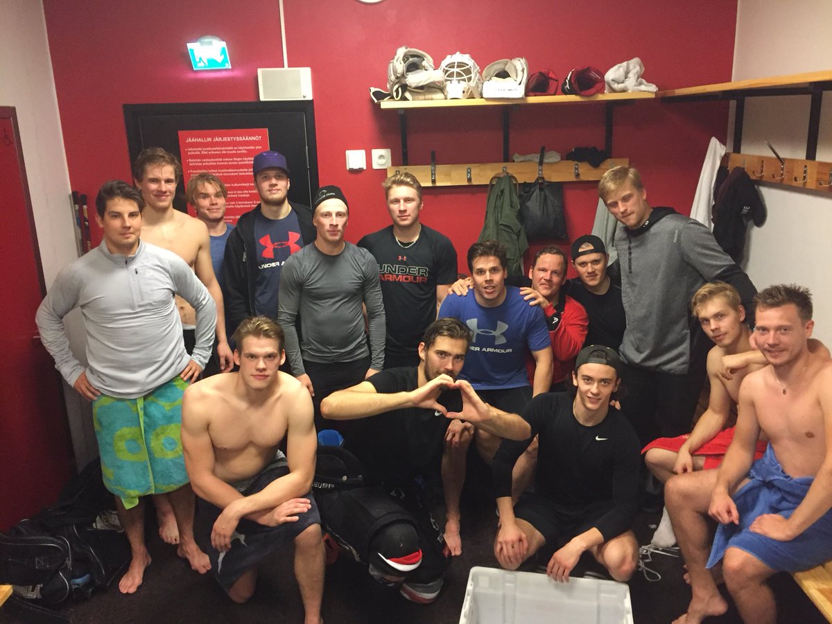 Oli sitten aika perkeleen hienot kolme viikkoa! Sellanen arvostus noille jätkille ettei voi sanoin kuvailla! Porilainen jätkälauma joka lyö ilmaiseksi luita poikki toistensa puolesta. KIITOS❤️🐻<a href="/KarhuHT/">Karhu Hockey Team</a> 
Ja <a href="/KeupaHT/">KeuPaHT</a> oli aika helvetin hyvä! Onnea voitosta ja tsemppiä kauteen!