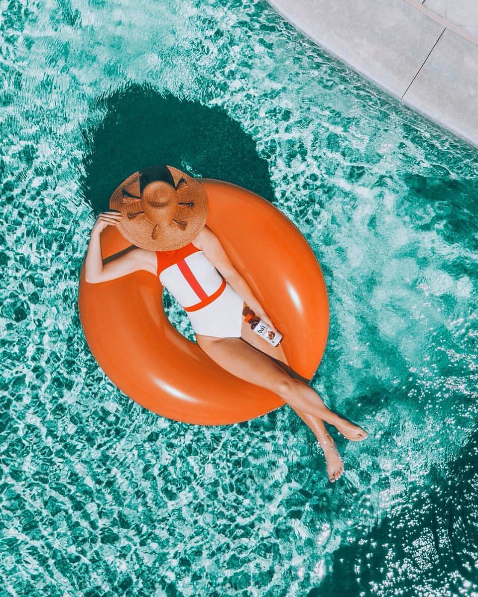 PLUSproductsCA's tweet photo. Soaking up the last day of summer like… #Friyay #SeptemberEquinox https://t.co/rkGqbb55Ys