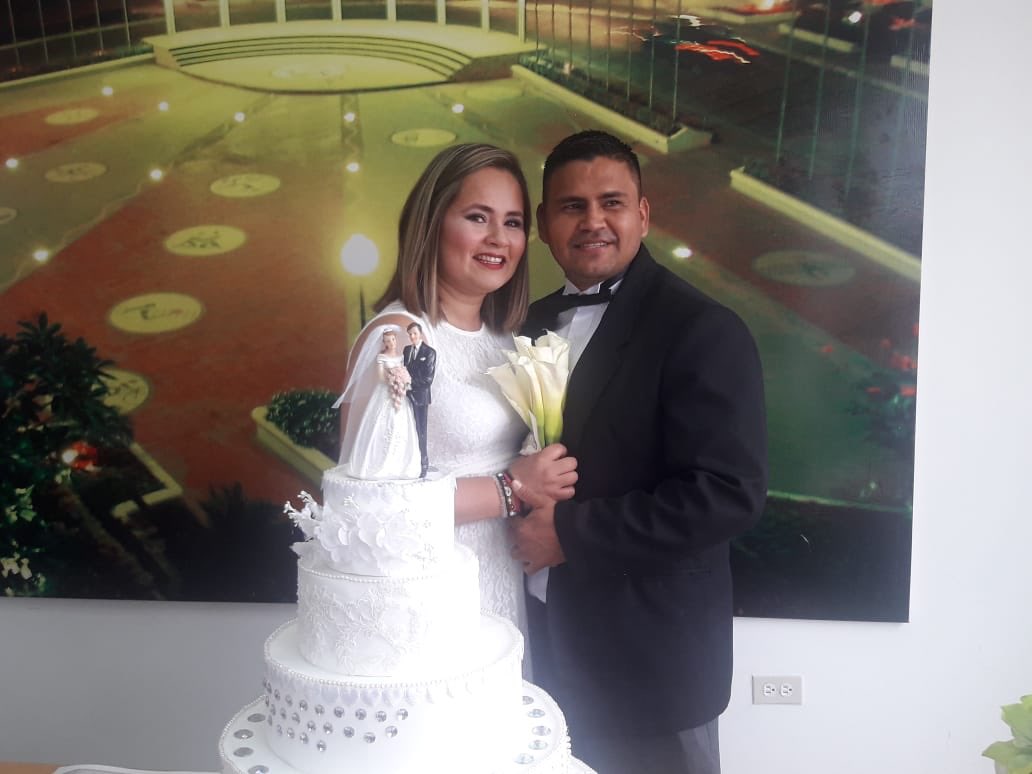 YadiositaLDU's tweet photo. Sras y Sres, les presento a mi esposo.. #mecase #lohice #nuevaetapa #vivanlosnovios @VictorChinga1 https://t.co/8SIUdcoNj7