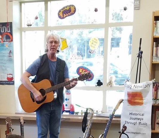 vencolibrary's tweet photo. A historical journey through #music with #CraigNewton,was a fascinating experience for the families of #vclFillmoreLibrary. https://t.co/OBzTMhPQyv