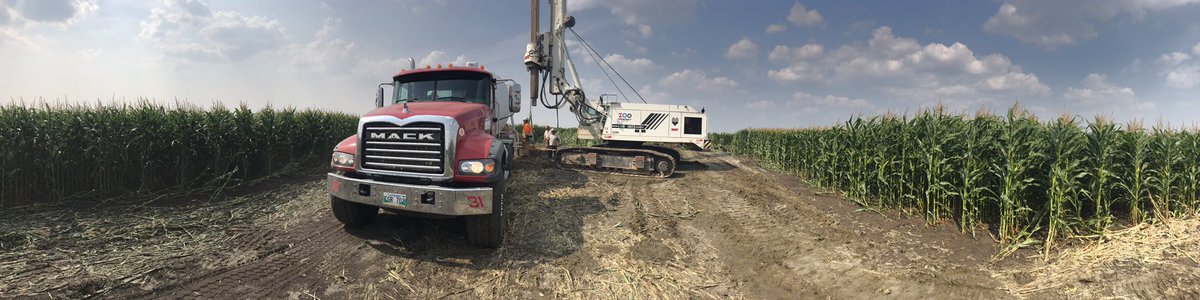 BouletHubs's tweet image. Great to see the new #BellMTS tower going up.  Glad we were part of the action! #ConcreteRocks