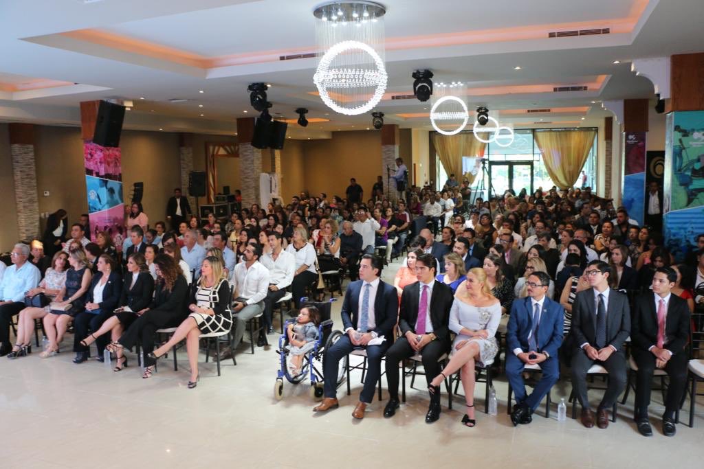 difcdmadero's tweet photo. Al rendir su informe de actividades como presidenta del @difcdmadero durante el periodo 2016-2018, la señora @angdelagarza reconoció que fueron “dos años llenos de experiencias, de retos y de esfuerzo compartido”; en beneficio de los grupos más vulnerables. https://t.co/ehvXqKcffX