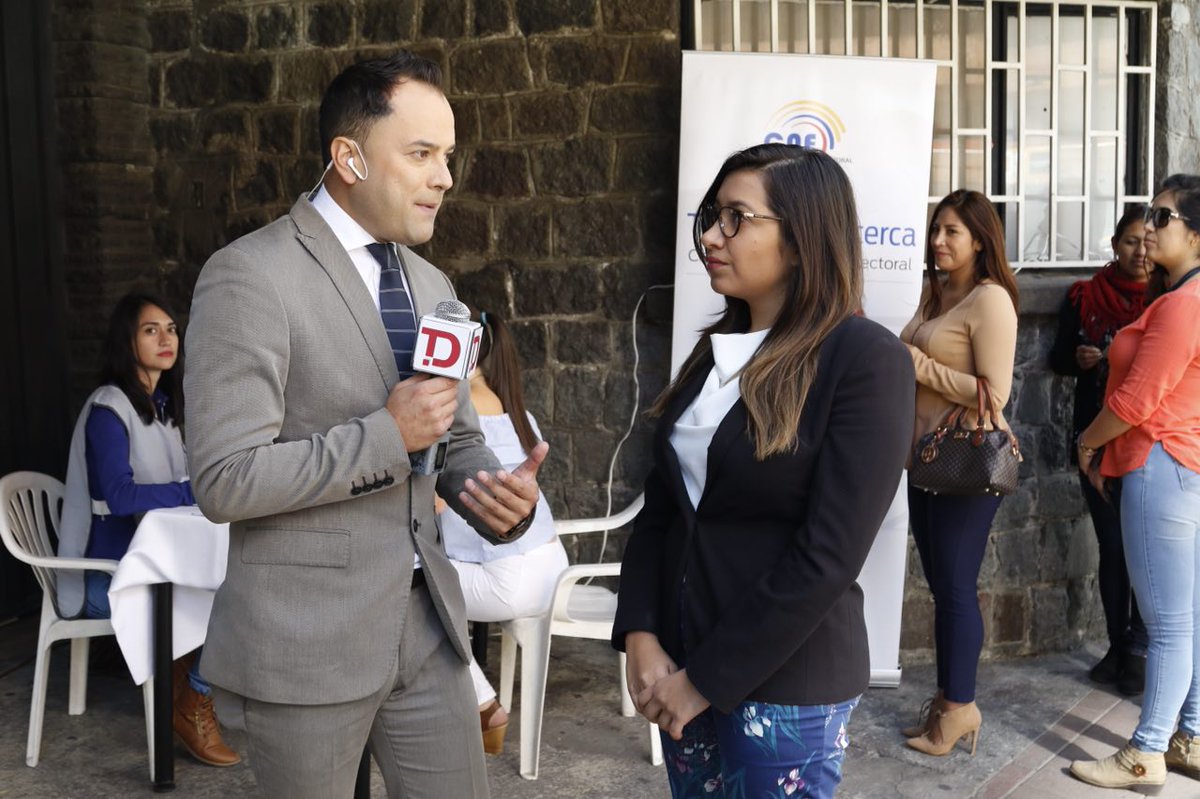 AbCamilaMoreno's tweet photo. #Microonda | @TelediarioEC Nos encontramos en varios puntos con las brigadas de Cambio de #DomicilioElectoral.
En el siguiente link pueden conocer que brigada está más cerca a tu domicilio:
👇👇👇
https://t.co/hHSQTxfTrX https://t.co/HoJdl1zfqY