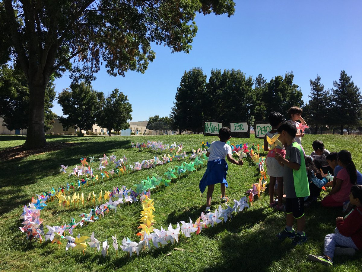 CBurden10A's tweet photo. Happy International Day Of Peace! #pinwheelsforpeace #whirledpeace #PUSDedu https://t.co/ezV8wjzazx