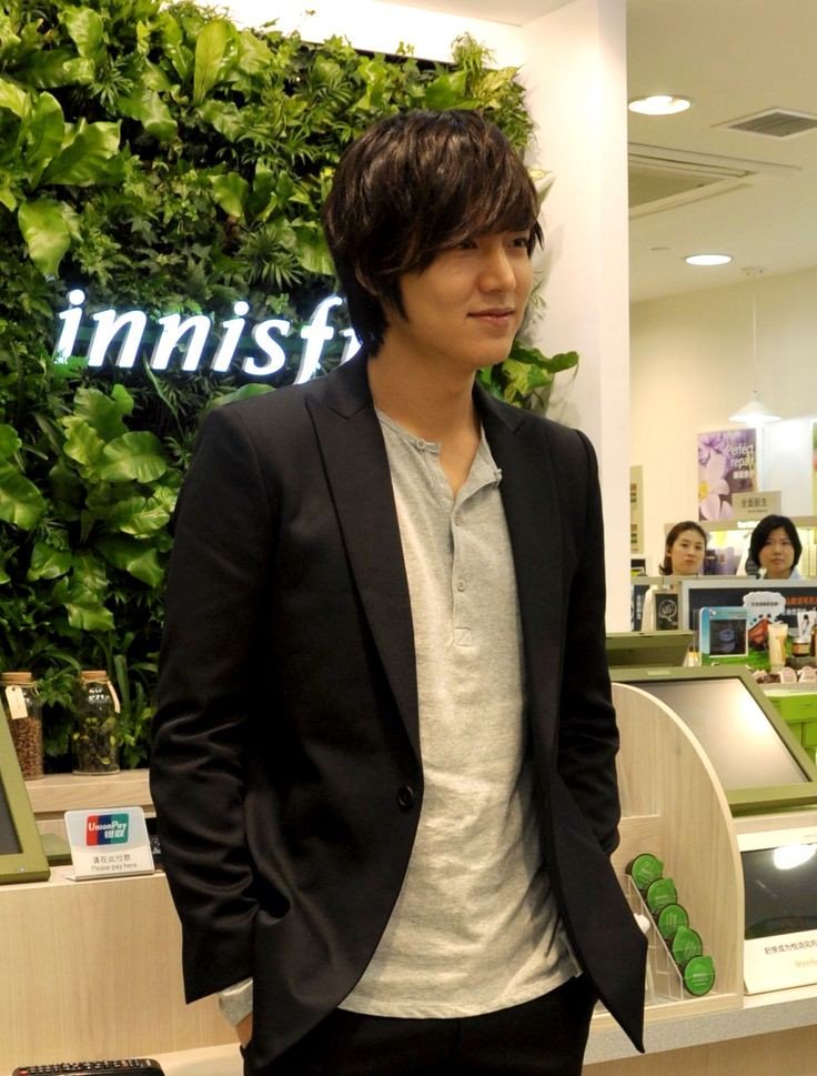 lmhislife's tweet photo. 21092018 #AlwaysWithLeeMinHo I fell in love with you, not because of your looks but for who you are @ActorLeeMinHo enjoy the festival and take care yourself #LeeMinHo #216daystogo https://t.co/f9OHy5BKDz