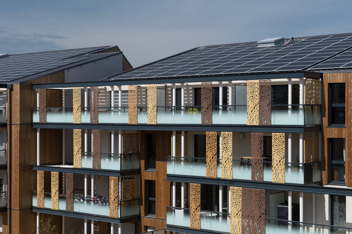 [#GreenSolutionsAwards <a href="/Construction21F/">Construction21 France</a>] **Mention du Jury Energie&amp;Climats Tempérés pour <a href="/VilogiaGroupe/">Vilogia</a> &amp; <a href="/rabotdutilleul/">Rabot Dutilleul</a> : 1er démonstrateur en 🇫🇷 du projet <a href="/EnergiesprongEU/">Energiesprong EU</a> à <a href="/mairiedehem/">Ville de Hem</a>.**Grand Prix #VilleDurable 🇫🇷 pour @VilleCarquefou avec SOLEO-quartier de la Fleuriaye