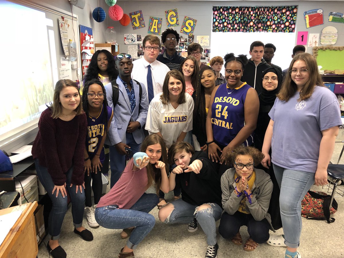 dchsjaguars's tweet photo. Mrs. Wooley’s 1st block has spirit! #DCHoCo18 #DCsGotGame https://t.co/G6cuvxWY2L
